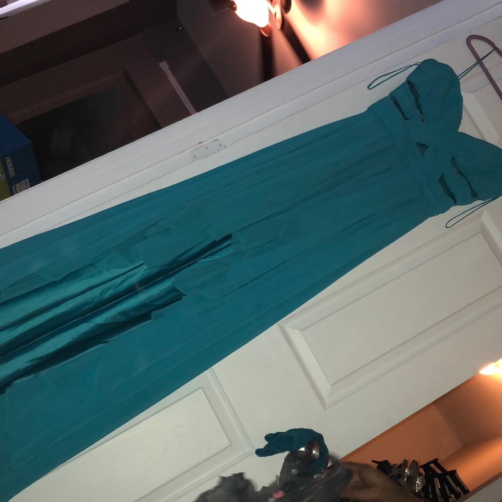 Cache dress - Picture 2 of 4